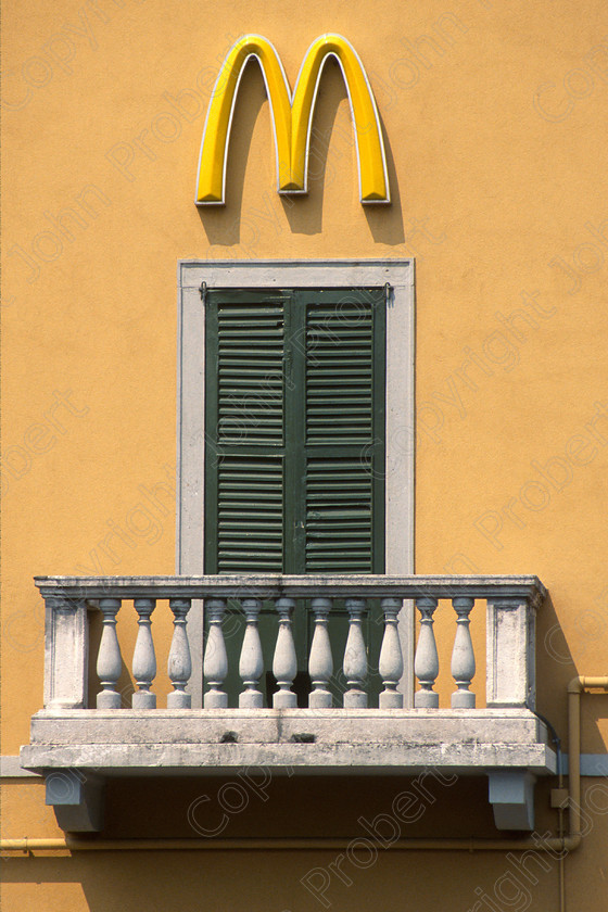 McWindow 
 Bergamo, Italy 2005